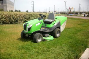 Hard shell grass catcher on riding lawnmower