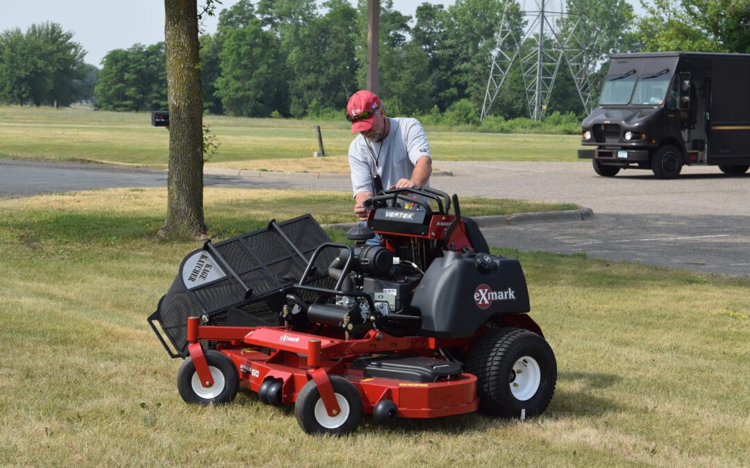 How to empty a grass catcher