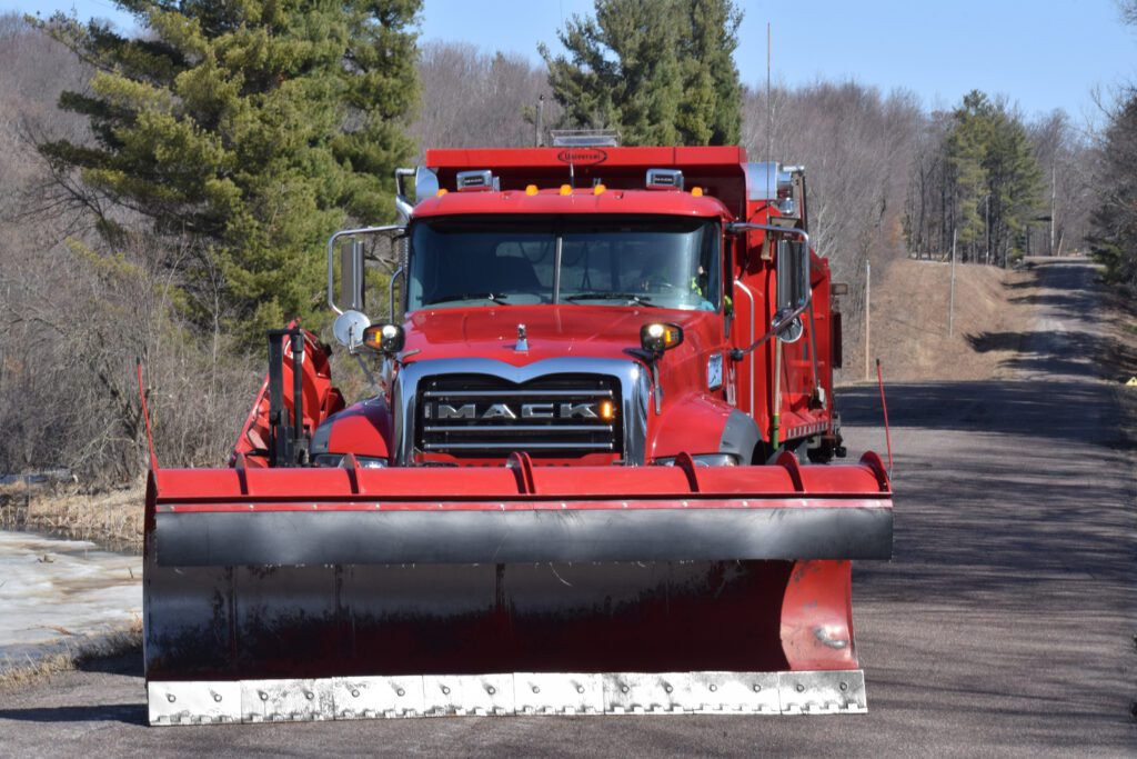 Sectional Carbide Cutting Edge on Highway Snow Plow